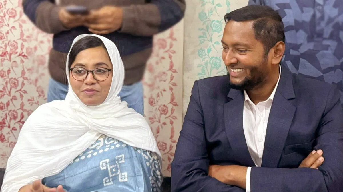 এনসিপি নেত্রী ডা. মাহমুদা মিতু ও জামায়াত মনোনীত প্রার্থী ড. ফয়জুল হক। ছবি : সংগৃহীত