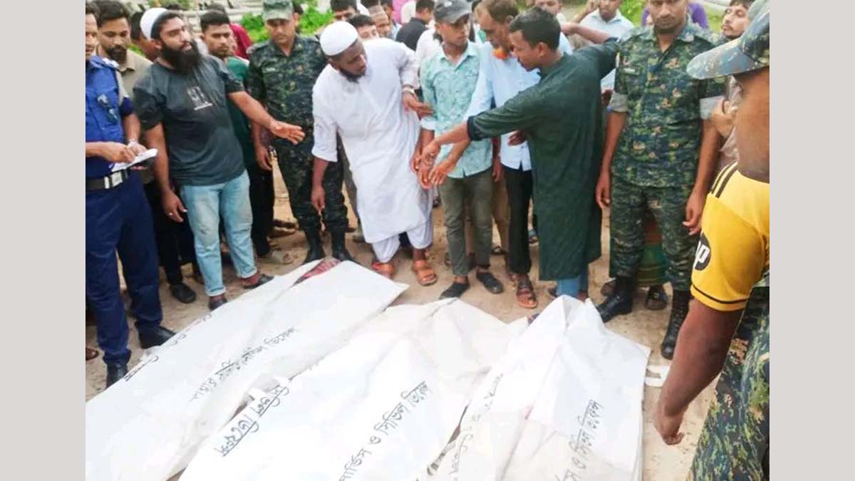 নেত্রকোনায় দেওয়াল ধসে পড়ে তিন নির্মাণশ্রমিকের মৃত্যু। ছবি- রূপালী বাংলাদেশ