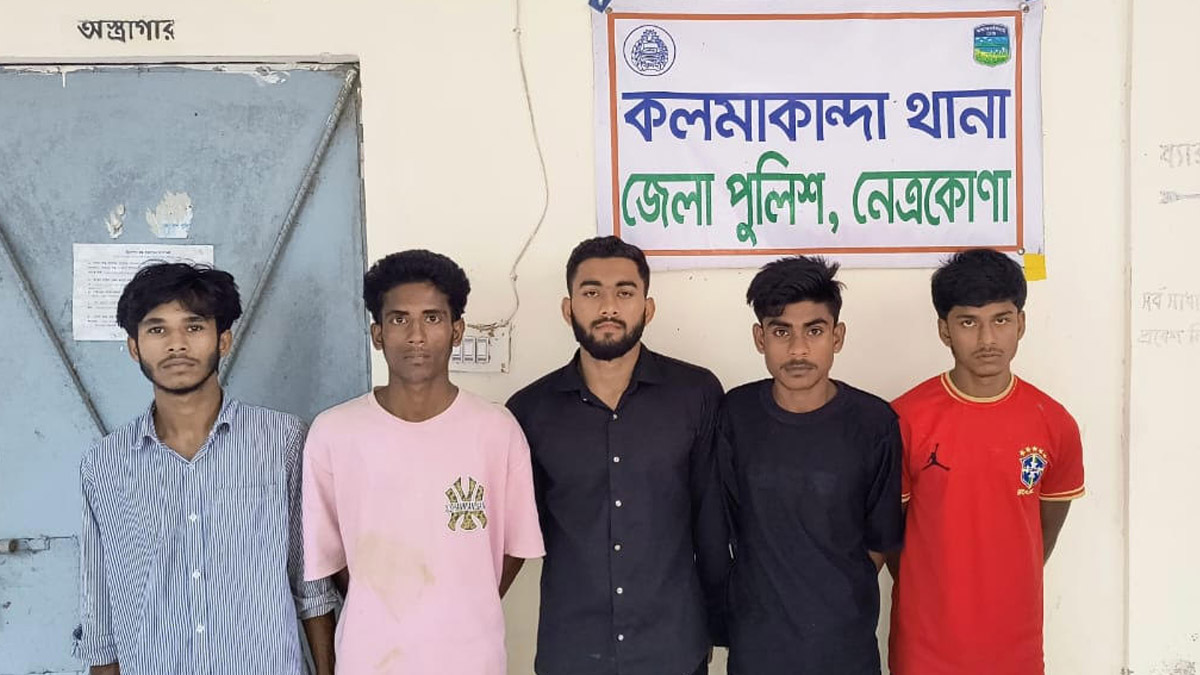 কলমাকান্দা উপজেলার সীমান্ত দিয়ে ভারতে অনুপ্রবেশের চেষ্টায় পাঁচ জন আটক। ছবি- রূপালী বাংলাদেশ