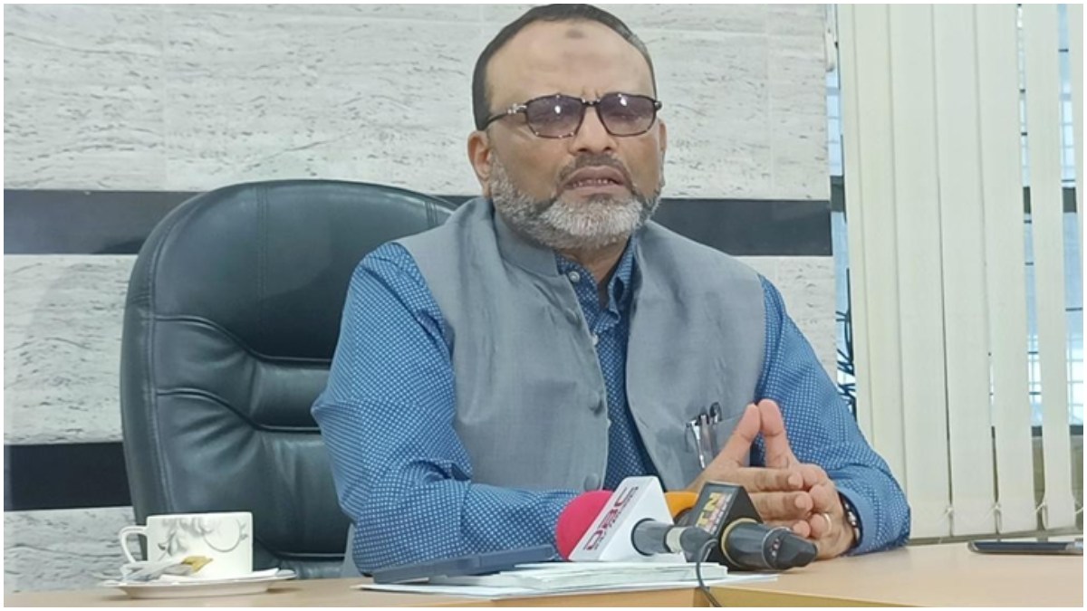ঢাকা বিশ্ববিদ্যালয়ের উপাচার্য অধ্যাপক ড. নিয়াজ আহমদ খান। ছবি- সংগৃহীত