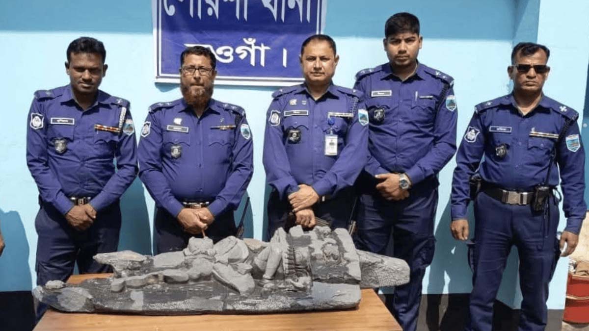 কবরস্থান থেকে ১৩৭ কেজি ওজনের বিষ্ণু মূর্তি উদ্ধার