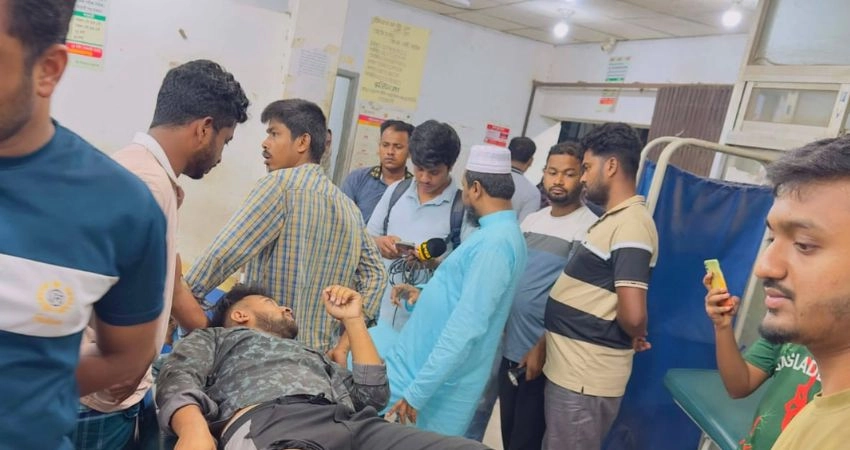 হাসপাতালে চিকিৎসাধীন গুলিবিদ্ধ জামায়াতকর্মী মাইনুল ইসলাম ওরফে মাহিন