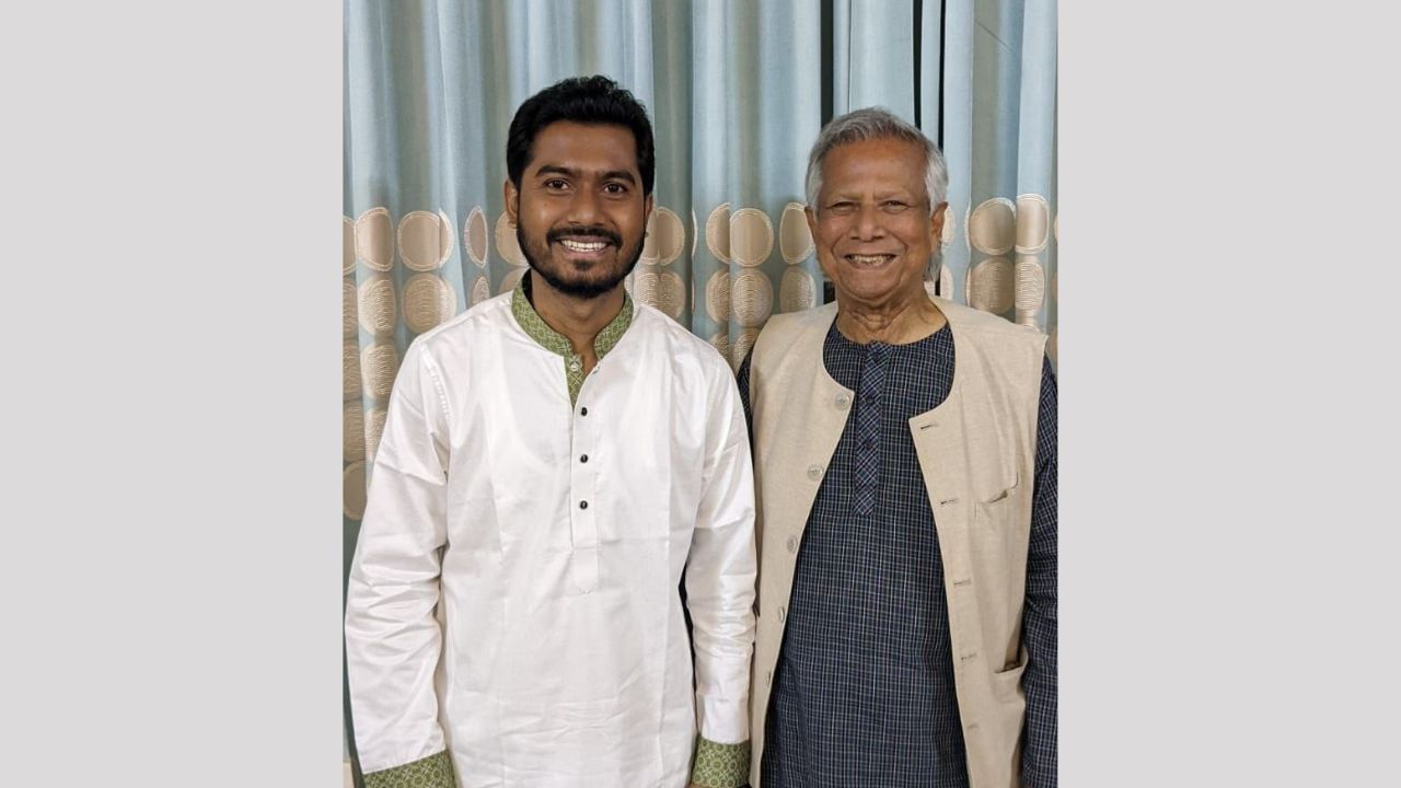 গণ অধিকার পরিষদের সভাপতি নুরুল হক নুর ও প্রধান উপদেষ্টা ড. মুহাম্মদ ইউনূস। ছবি- সংগৃহীত