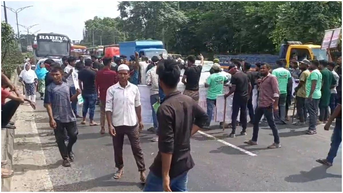 ঢাকা-আরিচা মহাসড়ক অবরোধ। ছবি- সংগৃহীত