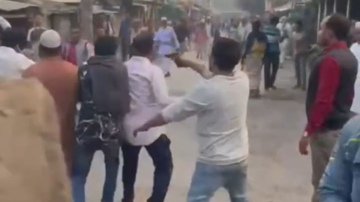 পাবনার ঈশ্বরদীতে জামায়াতের প্রচারণায় হামলা। ছবি- রূপালী বাংলাদেশ