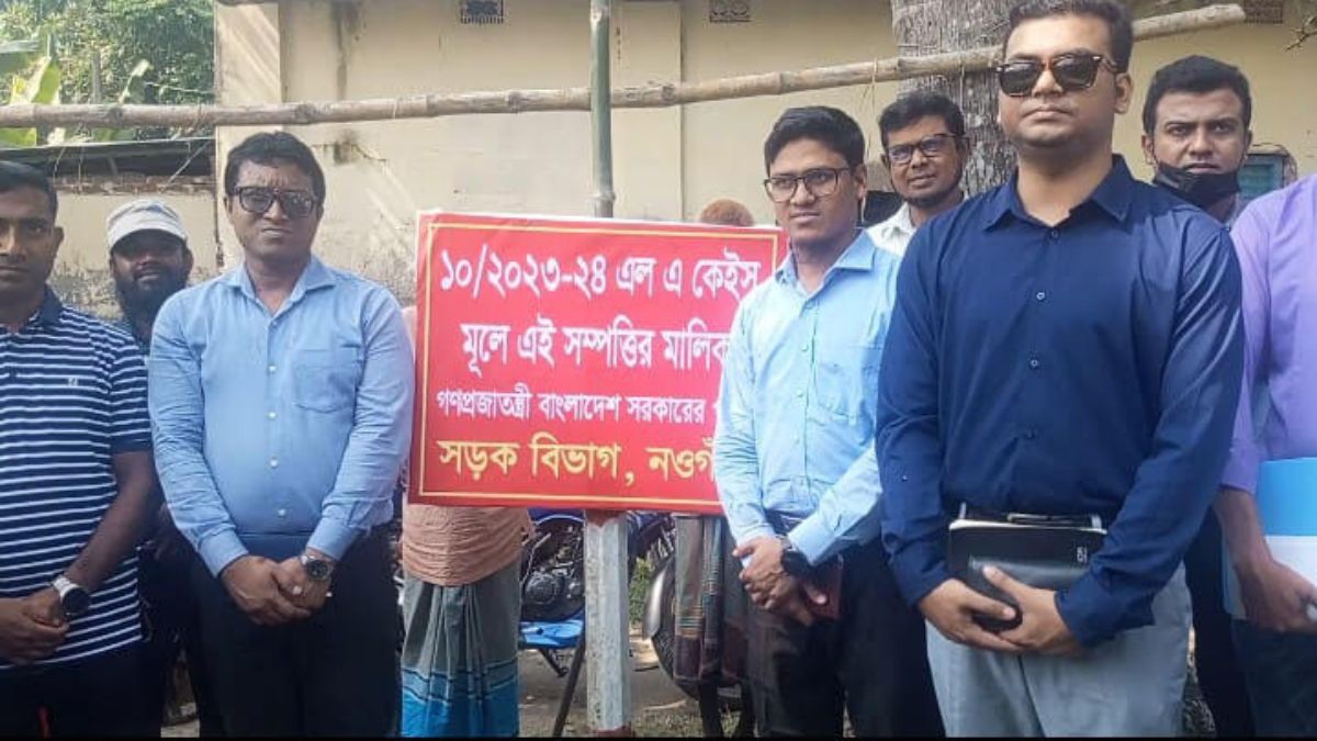 পাহাড়পুর বৌদ্ধবিহারের দৃষ্টিনন্দন নতুন সড়কের জমি হস্তান্তর। ছবি- রূপালী বাংলাদেশ