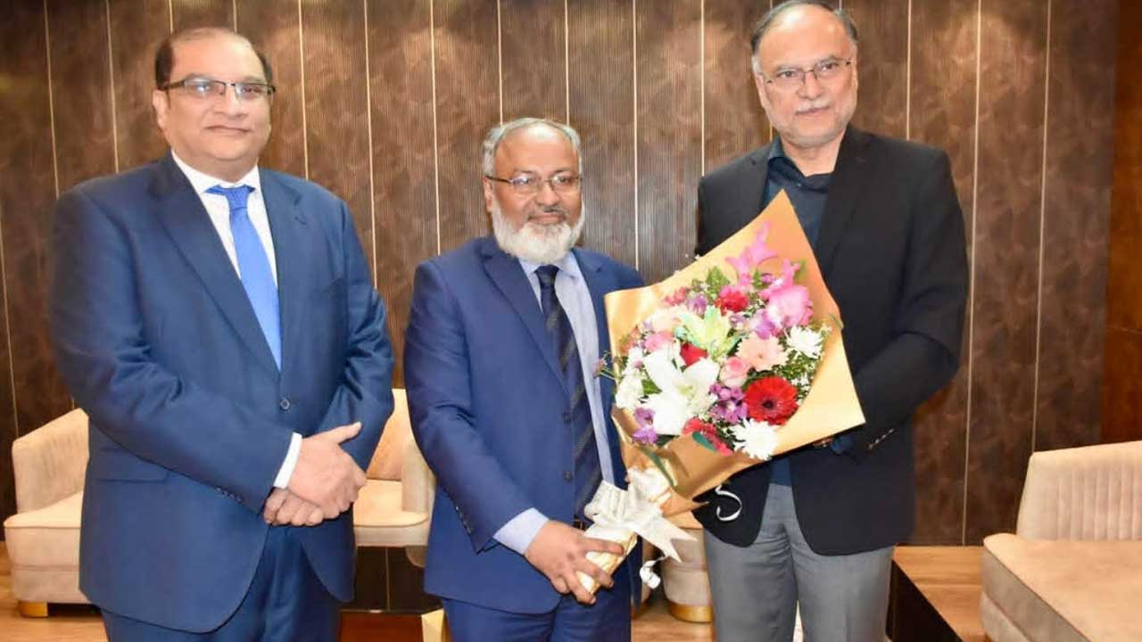 ঢাকার এসেছেন পা‌কিস্তানের পরিকল্পনামন্ত্রী আহসান ইকবাল। ছবি : সংগৃহীত