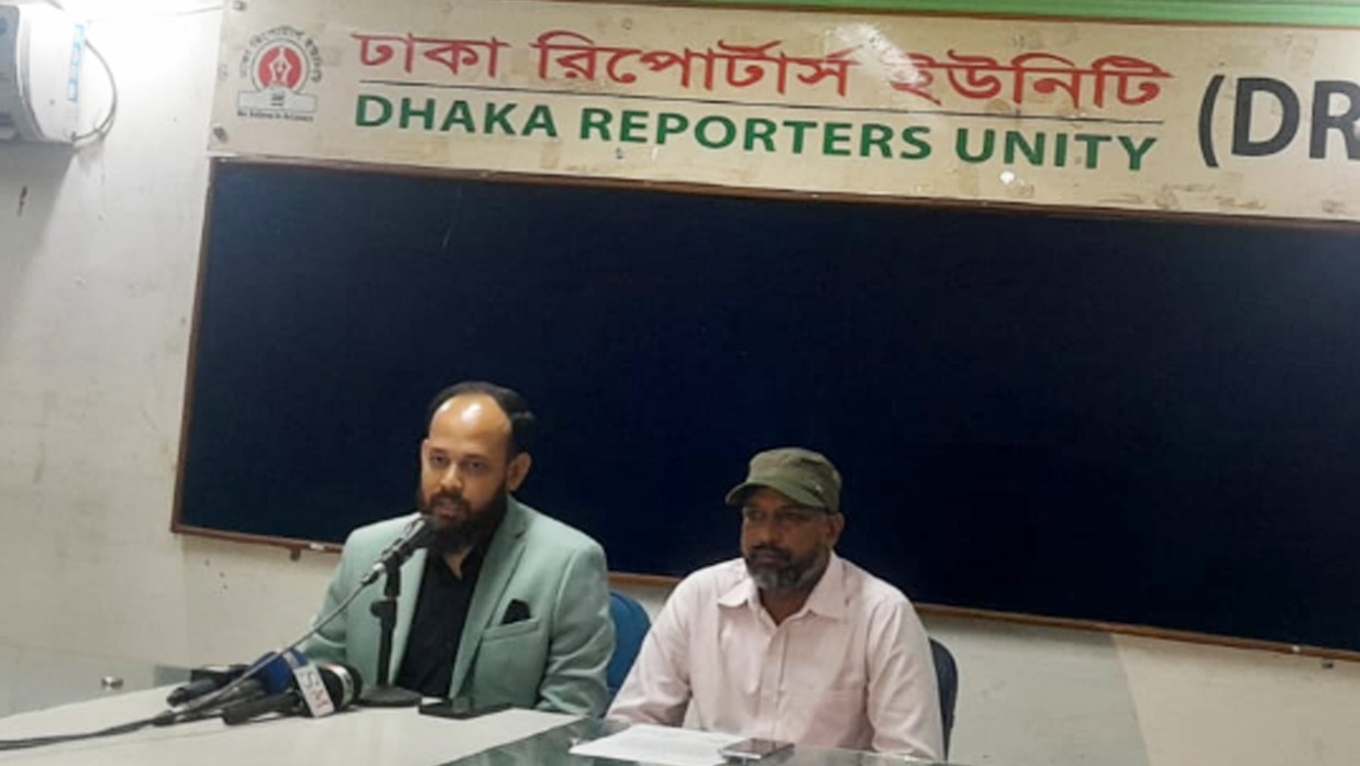 সংবাদ সম্মেলনে কথা বলছেন মেজর (অব.) আব্দুল্লাহ আল মাহমুদ।  ছবি- সংগৃহীত