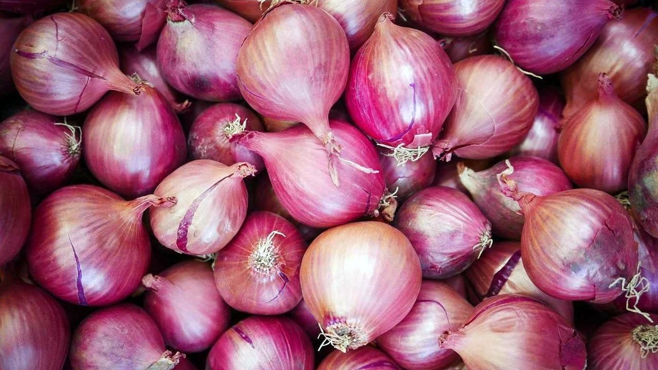 সিন্ডিকেটের কারসাজিতে পেঁয়াজের দাম বেড়েছে ৩০ টাকা