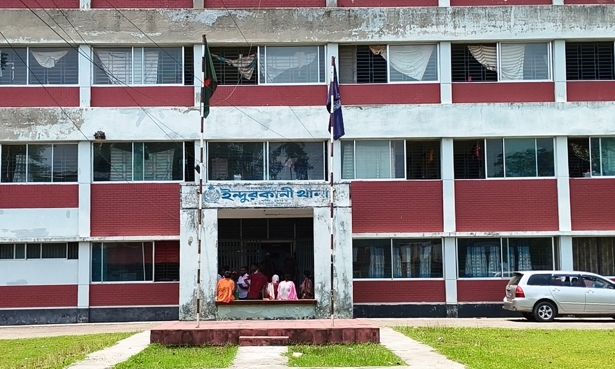 অন্তরঙ্গ ছবি ছড়িয়ে পড়ায় স্কুলছাত্রী বিষপানে মৃত্যু
