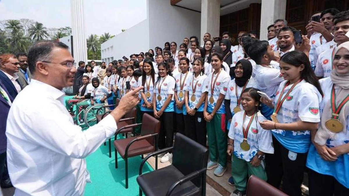 রাজধানীর তেজগাঁওয়ে প্রধানমন্ত্রীর কার্যালয়ের ‘শাপলা হলে’ ক্রীড়া ভাতা প্রদান কার্যক্রমের উদ্বোধন করেন প্রধানমন্ত্রী তারেক রহমান। ছবি : সংগৃহীত