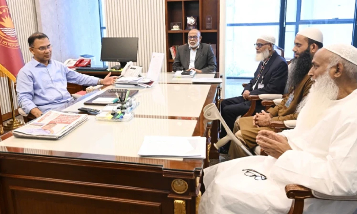 প্রধানমন্ত্রীর সঙ্গে সৌজন্য সাক্ষাৎ করেছেন বাংলাদেশ ওয়াকফ প্রশাসক সাফিজ উদ্দিন আহমেদ। ছবি : সংগৃহীত