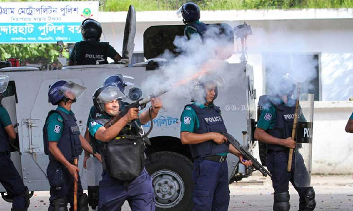 আন্দোলন দমনে ৩ লাখ ৫ হাজার গুলি ছুড়েছিল পুলিশ। ছবি- সংগৃহীত