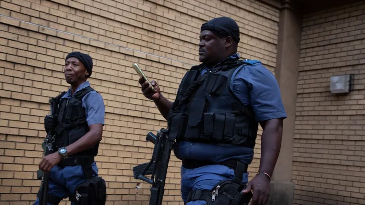 প্রিটোরিয়ায় বারে গুলি, তিন বছরের শিশুসহ নিহত ১২