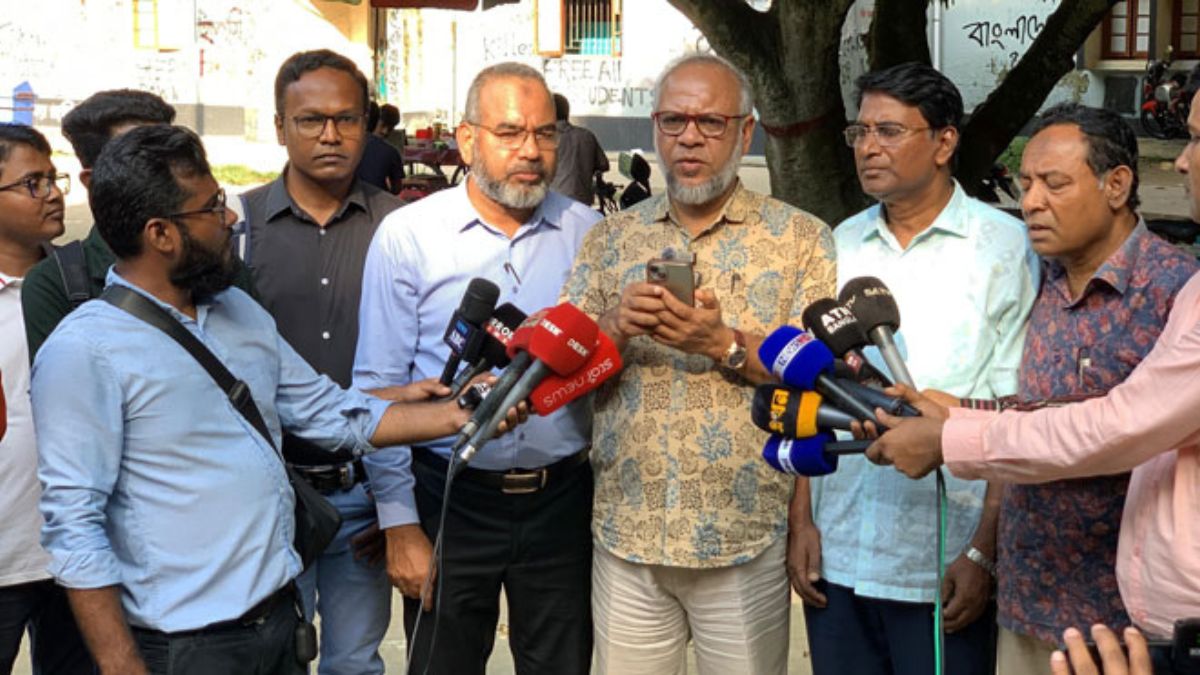 প্রেস ব্রিফিংয়ে জাতীয়তাবাদী শিক্ষক ফোরামসহ তিনি সংগঠনের নেতৃবৃন্দ