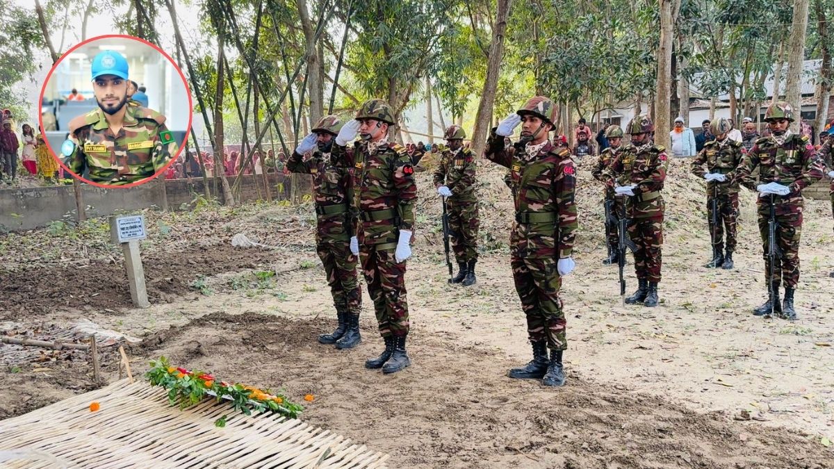 রাজবাড়ীর কালুখালীতে সৈনিক শামীম রেজার দাফন সম্পন্ন। ছবি- রূপালী বাংলাদেশ