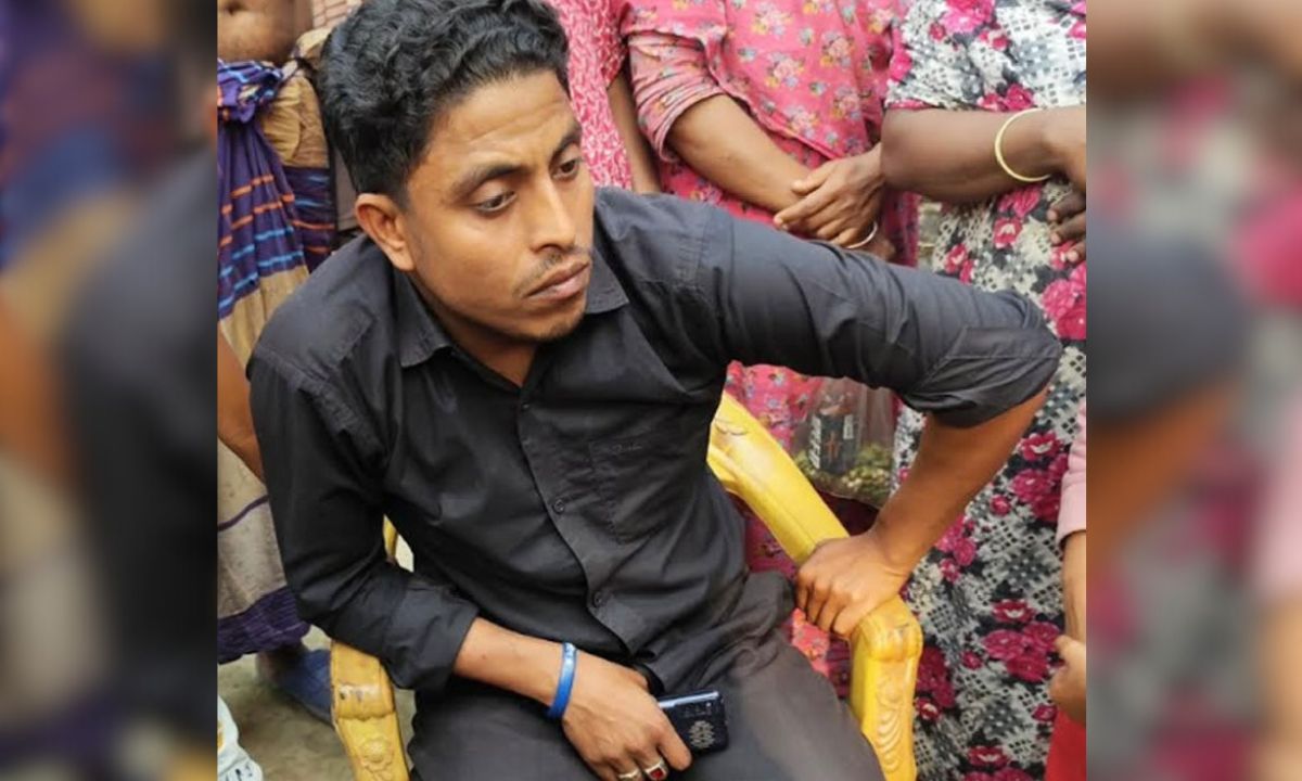 আটক ব্যক্তি। ছবি : রূপালী বাংলাদেশ