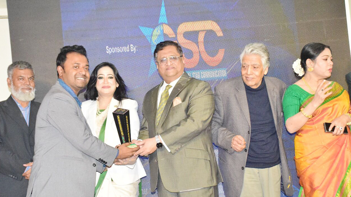 গ্লোবাল আইকনিক লিডারশীপ অ্যাওয়ার্ড প্রদান অনুষ্ঠান। ছবি- রূপালী বাংলাদেশ