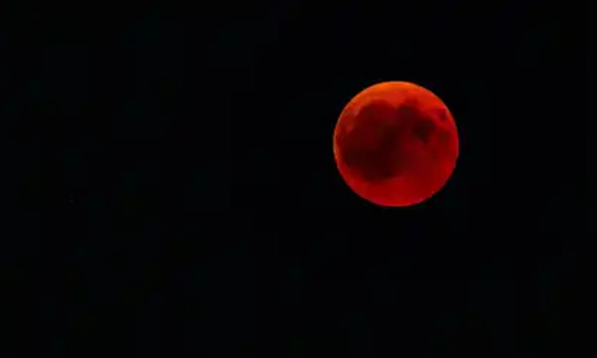 ‘রেড মুন’ ছবি : সংগৃহীত