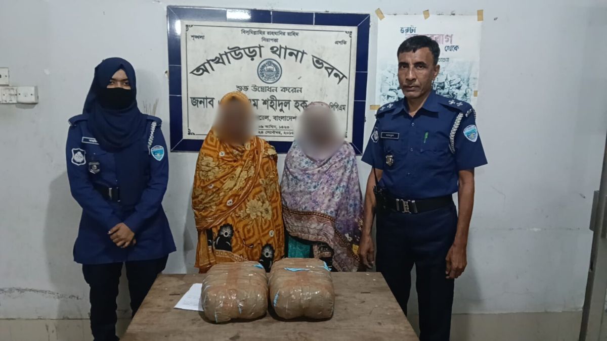 আটক দুই বোন। ছবি : রূপালী বাংলাদেশ