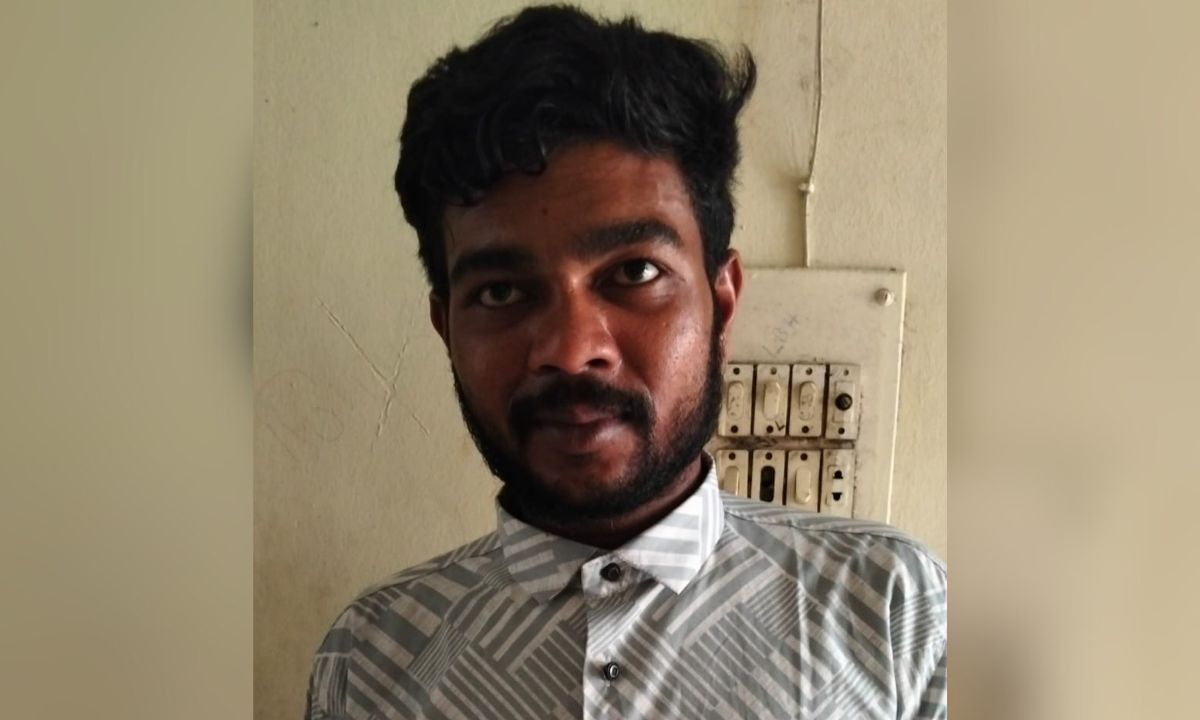 আটক যুবক। ছবি : রূপালী বাংলাদেশ