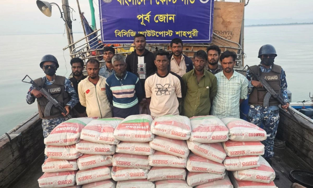 সিমেন্টসহ আটককৃতরা। ছবি : রূপালী বাংলাদেশ
