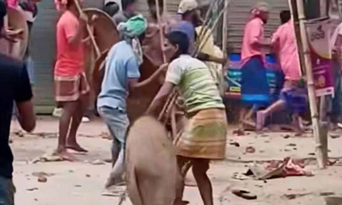 দুই গ্রামবাসীর মধ্যে সংঘর্ষ। ছবি : সংগৃহীত