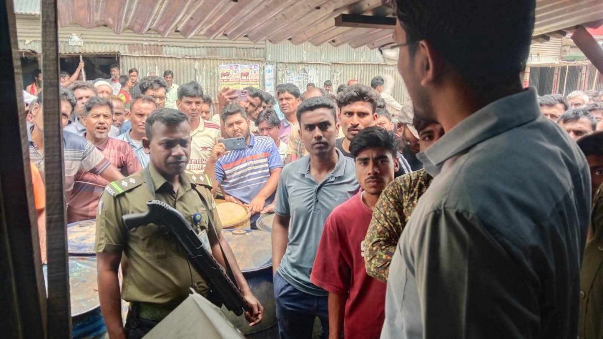 ভ্রাম্যমাণ আদালতের অভিযান। ছবি : রূপালী বাংলাদেশ