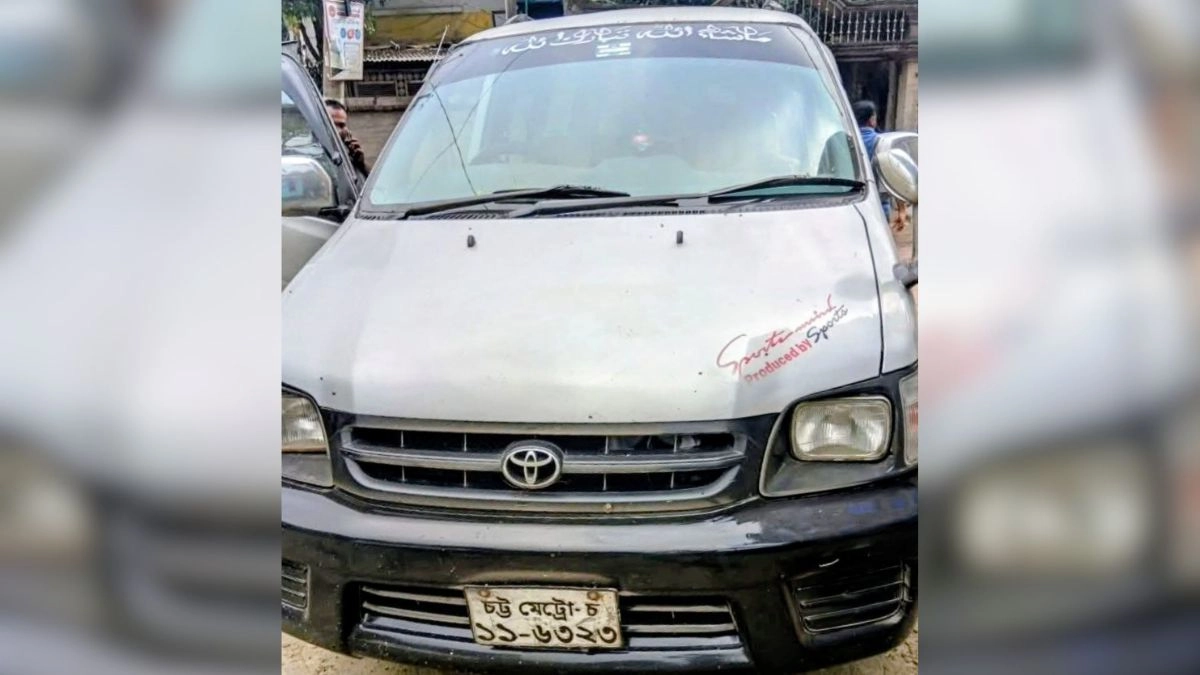 ডাকাতি হওয়া প্রবাসীর গাড়ি। ছবি : রূপালী বাংলাদেশ