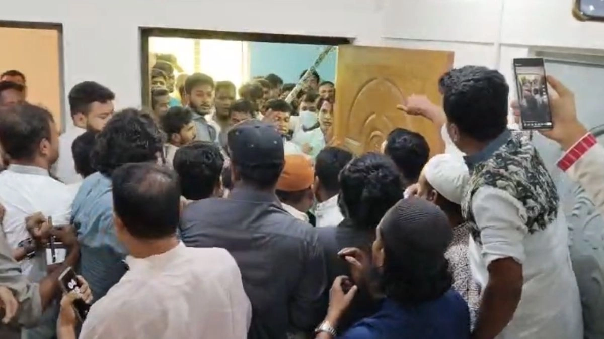 এনসিপির দুই গ্রুপের সংঘর্ষ। ছবি : রূপালী বাংলাদেশ
