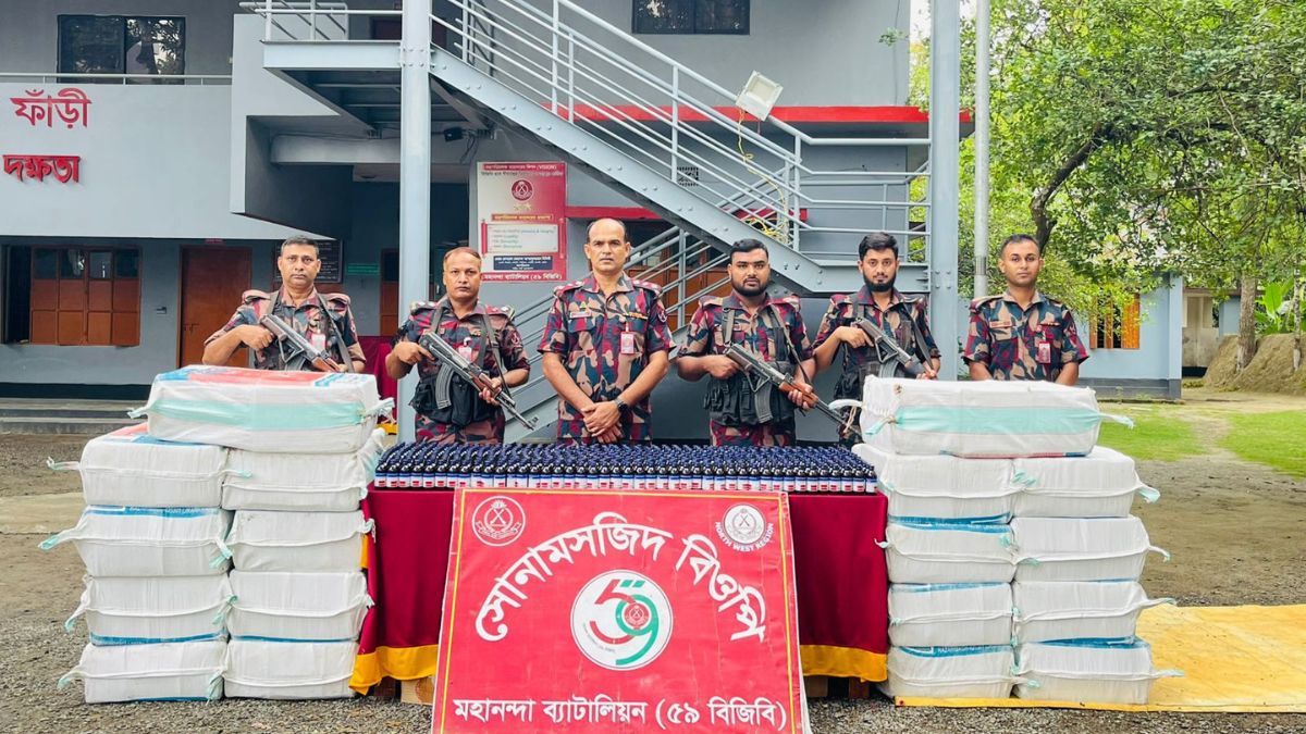 উদ্ধারকৃত নেশাজাতীয় সিরাপ। ছবি : রূপালী বাংলাদেশ