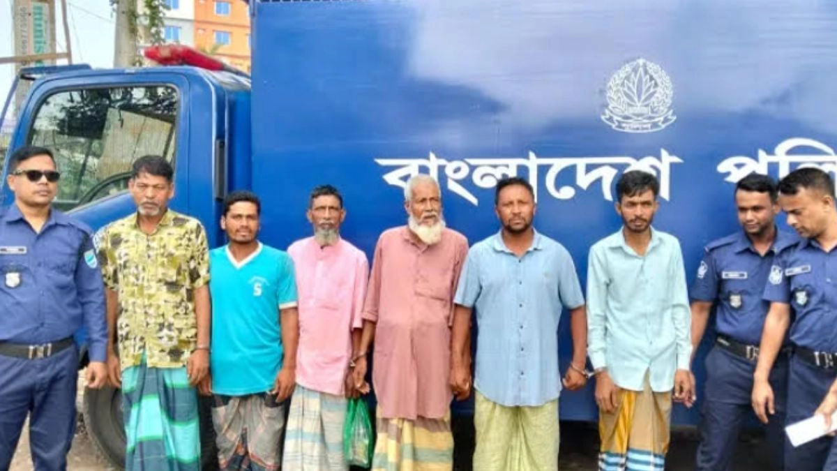 আটককৃতরা। ছবি : রূপালী বাংলাদেশ