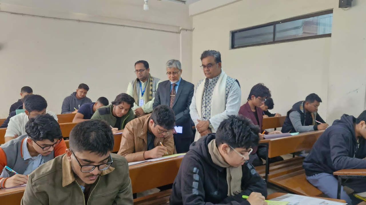 ভর্তি পরীক্ষার হল।  ছবি - সংগৃহীত