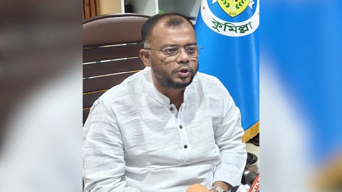 বক্তব্য দেন কুমিল্লা সিটি কর্পোরেশনের নবনিযুক্ত প্রশাসক ইউসুফ মোল্লা টিপু। ছবি : রূপালী বাংলাদেশ
