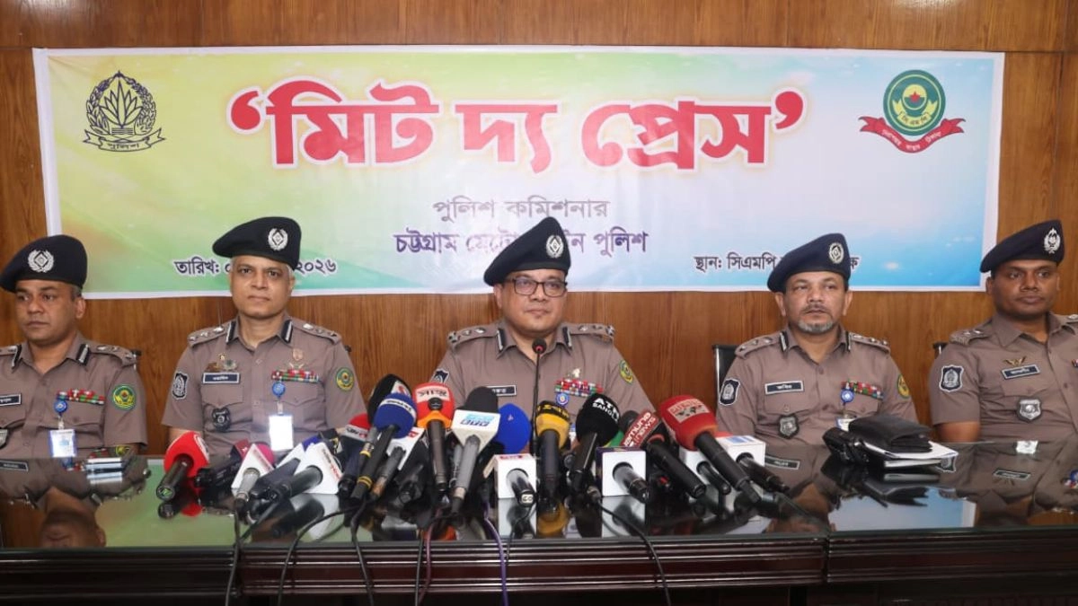 কথা বলেন সিএমপির নবনিযুক্ত কমিশনার হাসান মো. শওকত আলী। ছবি : রূপালী বাংলাদেশ