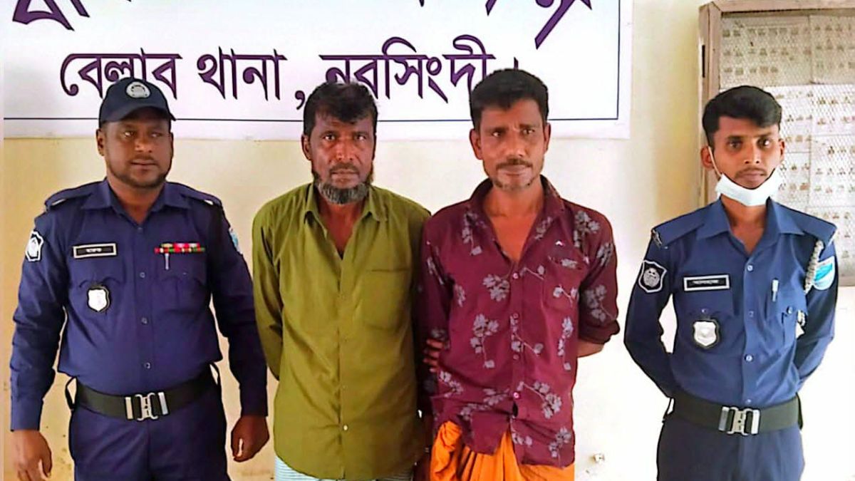 গ্রেপ্তার দুজন। ছবি : রূপালী বাংলাদেশ