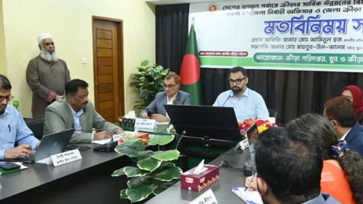 জাতীয় ক্রীড়া পরিষদের সম্মেলনকক্ষে যুব ও ক্রীড়া প্রতিমন্ত্রী মো. আমিনুল হক। ছবি : সংগৃহীত