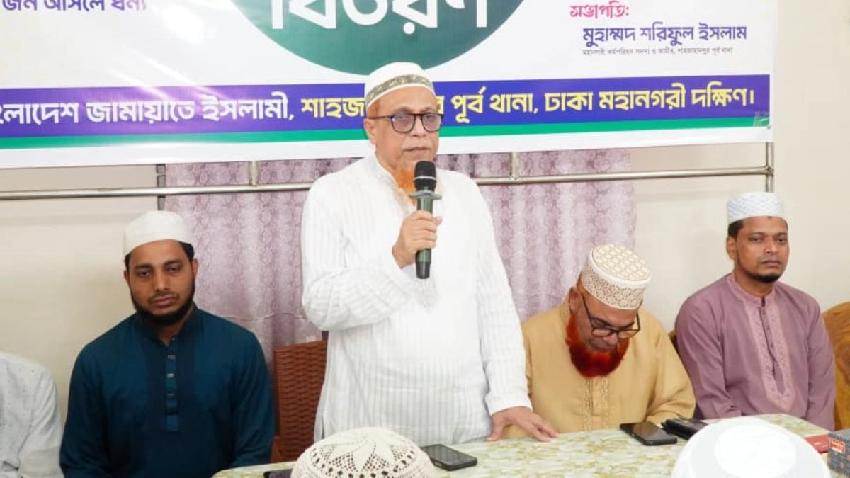 বক্তব্য দেন বাংলাদেশ জামায়াতে ইসলামীর কেন্দ্রীয় কর্মপরিষদ সদস্য ও ঢাকা মহানগরী দক্ষিণের নায়েবে আমীর আব্দুস সবুর ফকির। ছবি : রূপালী বাংলাদেশ