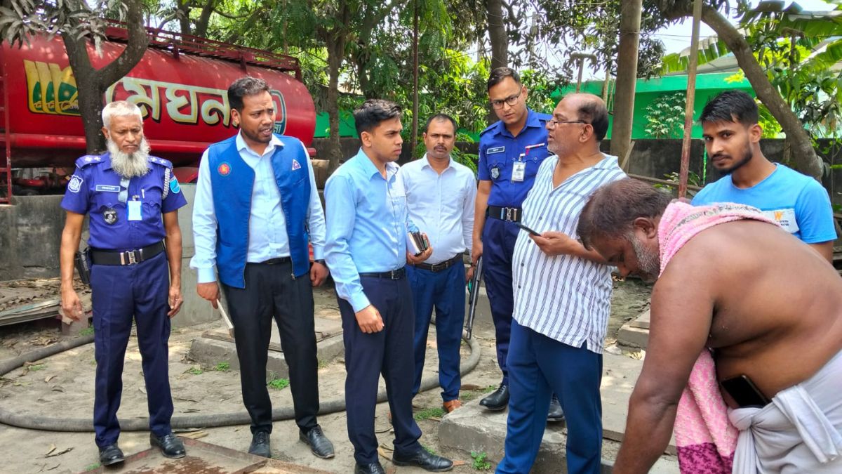 কালিহাতীতে মেসার্স এলেঙ্গা ফিলিং স্টেশনে ভ্রাম্যমাণ আদালতের অভিযান। ছবি : রূপালী বাংলাদেশ