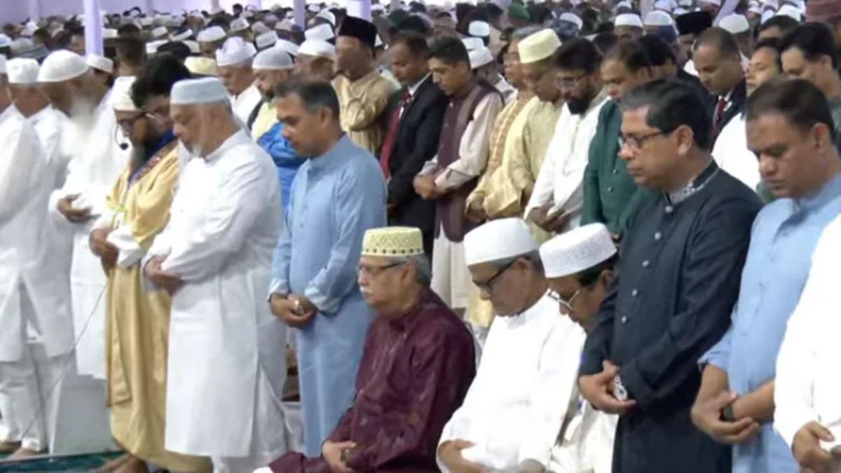 জাতীয় ঈদগাহ মাঠে ঈদের জামাতে রাষ্ট্রপতি মো. সাহাবুদ্দিন এবং প্রধানমন্ত্রী তারেক রহমান। ছবি : সংগৃহীত