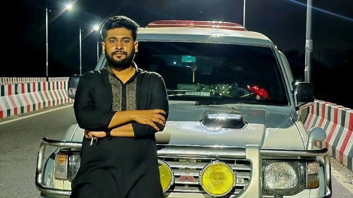 গাড়িসহ অভিযুক্ত যুবদল নেতা এসএম সফিক মাহমুদ তন্ময়। ছবি- রূপালী বাংলাদেশ