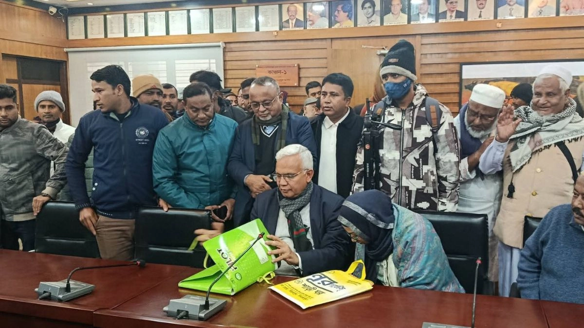 মনোনয়নপত্র যাচাই-বাছাই কার্যক্রম। ছবি- রূপালী বাংলাদেশ