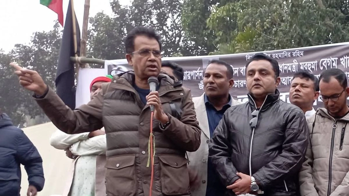 বক্তব্য দেন বিএনপির তথ্যবিষয়ক সম্পাদক আজিজুল বারী হেলাল। ছবি- রূপালী বাংলাদেশ