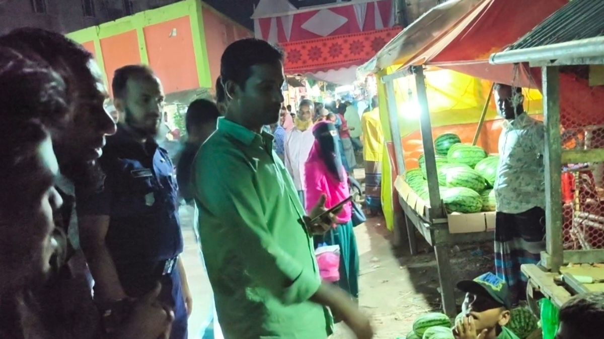পিরোজপুরে তরমুজের দোকানে অভিযান। ছবি : রূপালী বাংলাদেশ