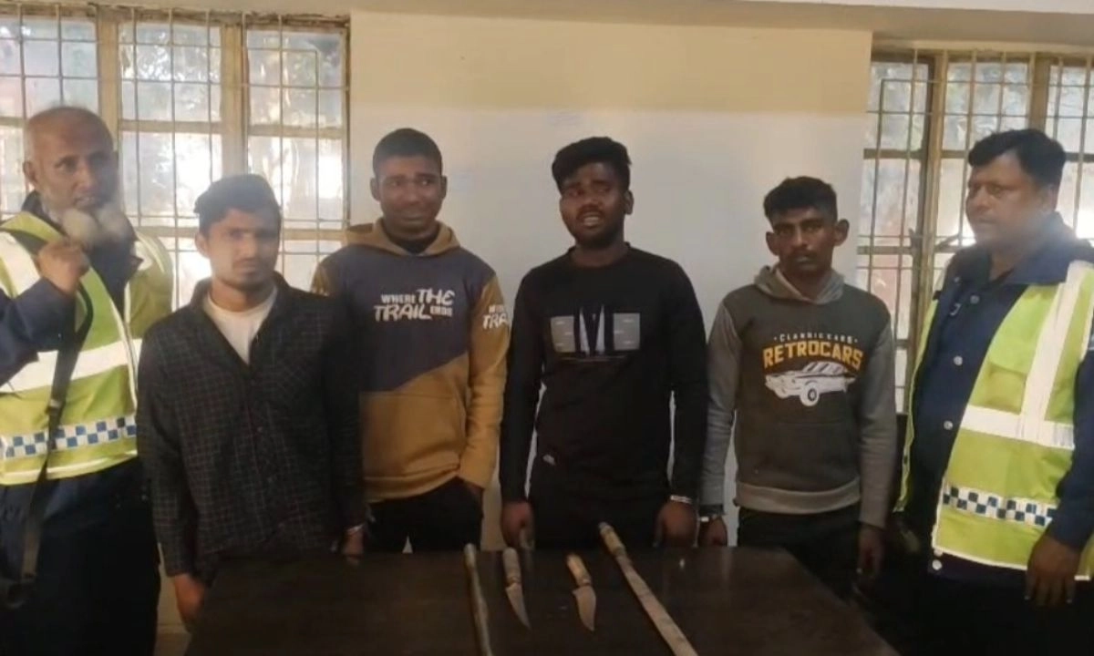 গ্রেপ্তারকৃতরা। ছবি- রূপালী বাংলাদেশ