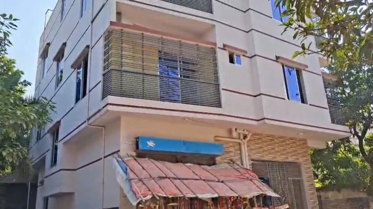 ডাকাতি হওয়া শিক্ষার্থীর বাড়ি। ছবি- রূপালী বাংলাদেশ