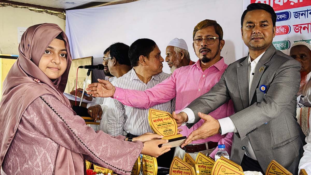 রূপগঞ্জে কৃতী মাদ্রাসা শিক্ষার্থীদের সংবর্ধনা।    ছবি- রূপালী বাংলাদেশ