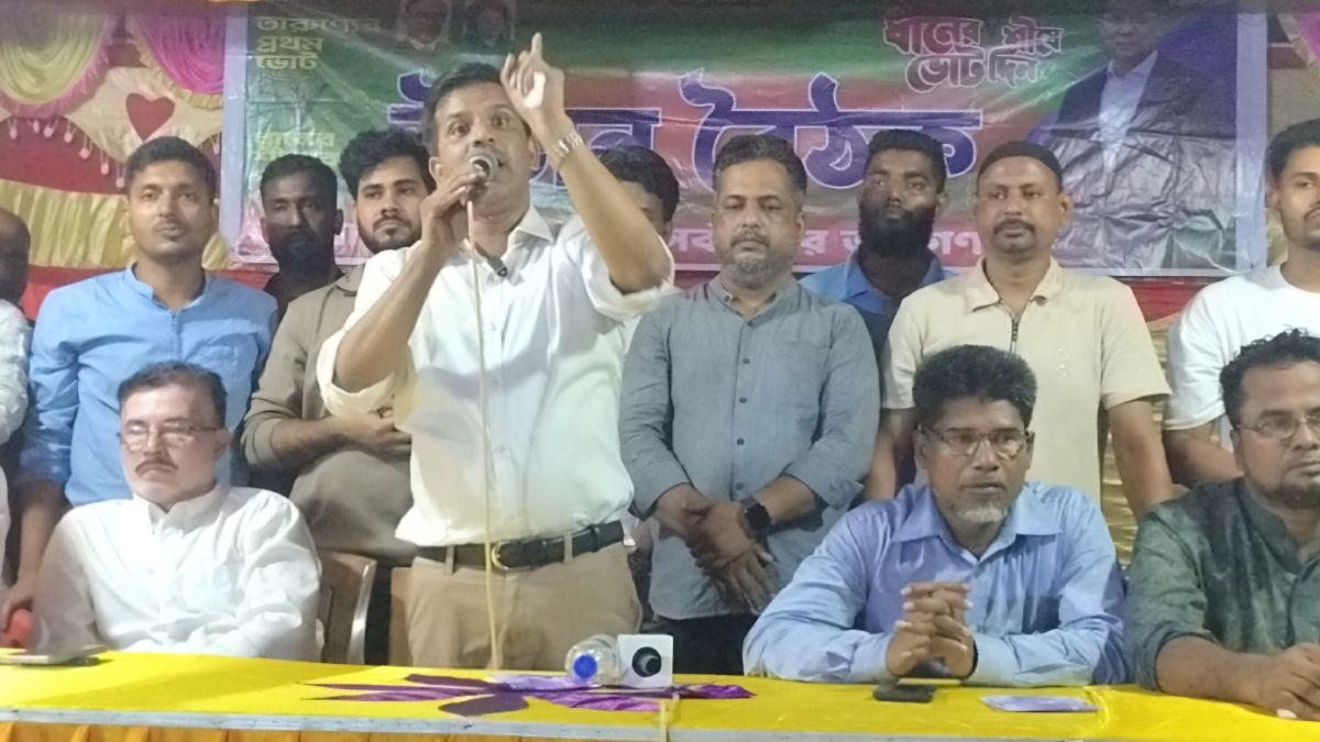 বক্তব্য দেন জিয়াউর রহমান ফাউন্ডেশনের পরিচালক ও সাংবাদিক সাঈদ খান। ছবি- রূপালী বাংলাদেশ