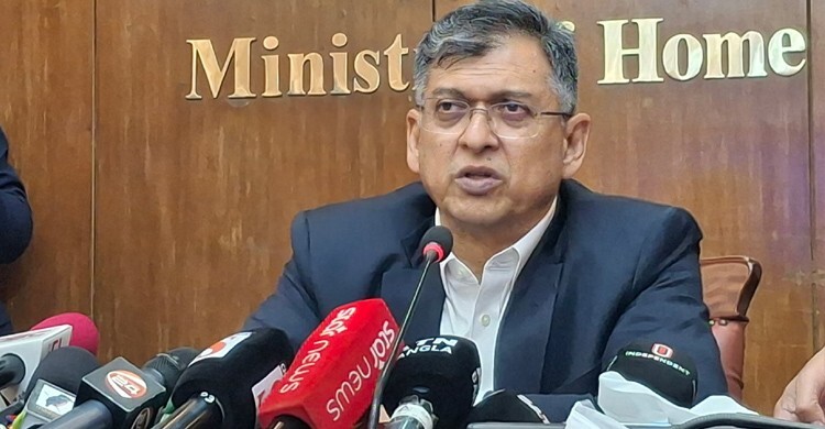 সরকারের&nbsp;১৩ দিনে আইনশৃঙ্খলা পরিস্থিতির উন্নতি হয়েছে বলে মন্তব্য করেছেন স্বরাষ্ট্রমন্ত্রী, আপনি কী তাই মনে করেন?