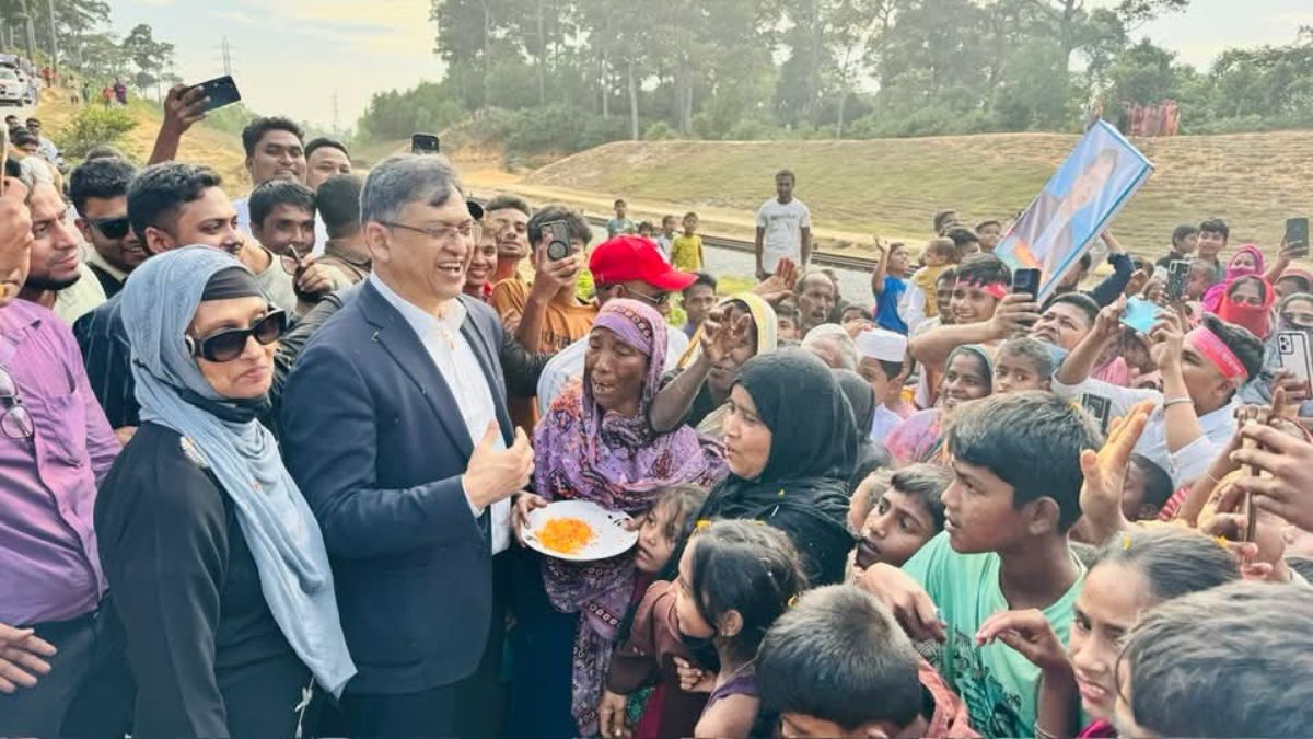 নিজ এলাকায় প্রচারণায় বিএনপির জাতীয় স্থায়ী কমিটির সদস্য ও সাবেক প্রতিমন্ত্রী সালাহউদ্দিন আহমদ। ছবি- রূপালী বাংলাদেশ